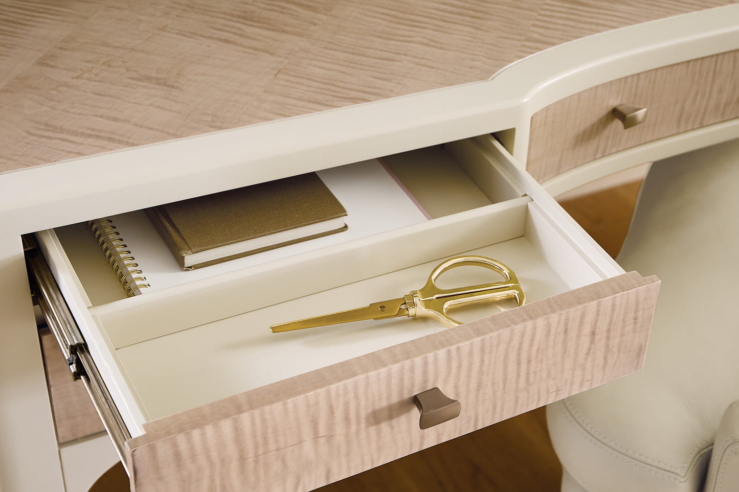 Hera Writing Desk