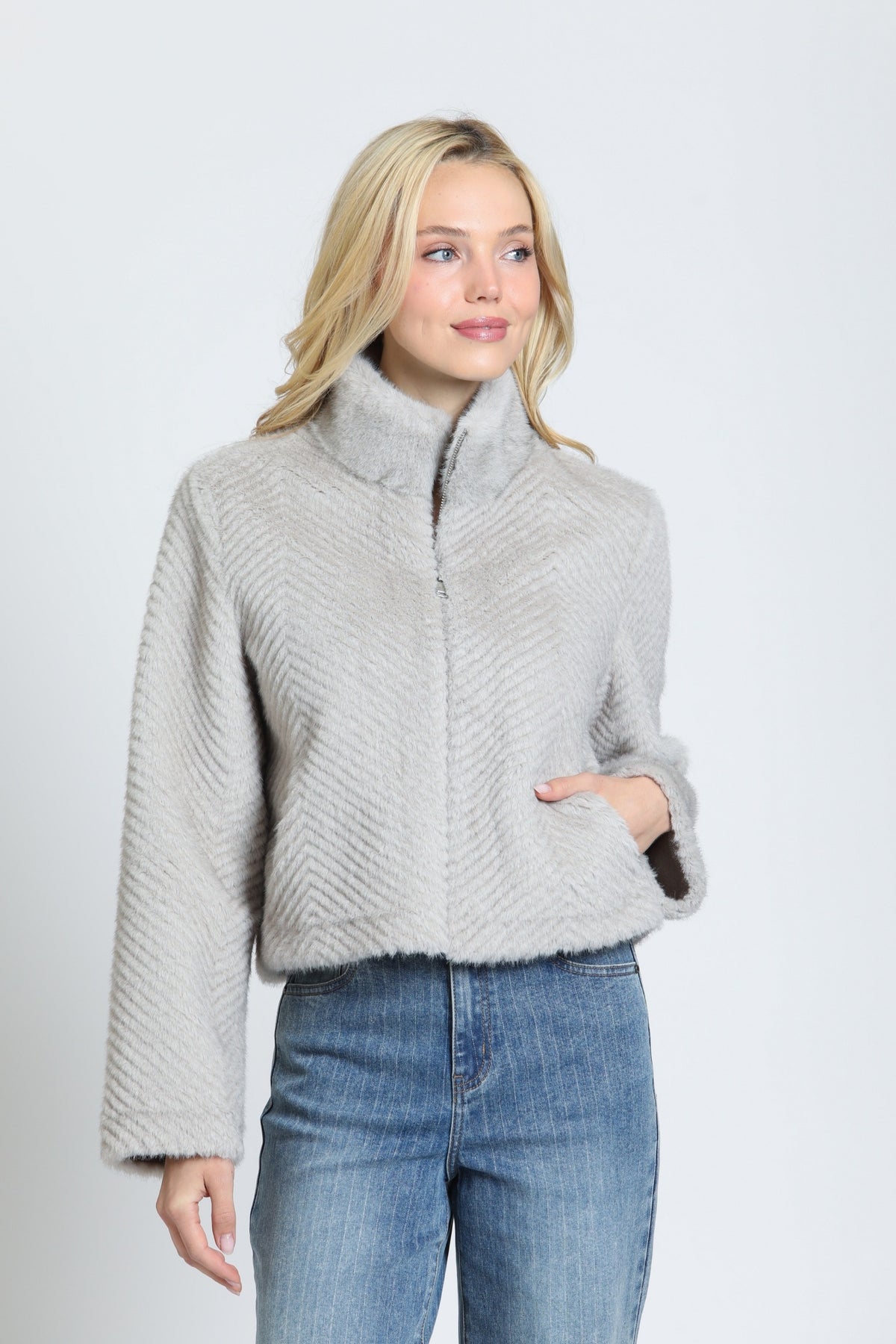 APNY – Silver Taupe Zig-Zag Textured Zip-Up